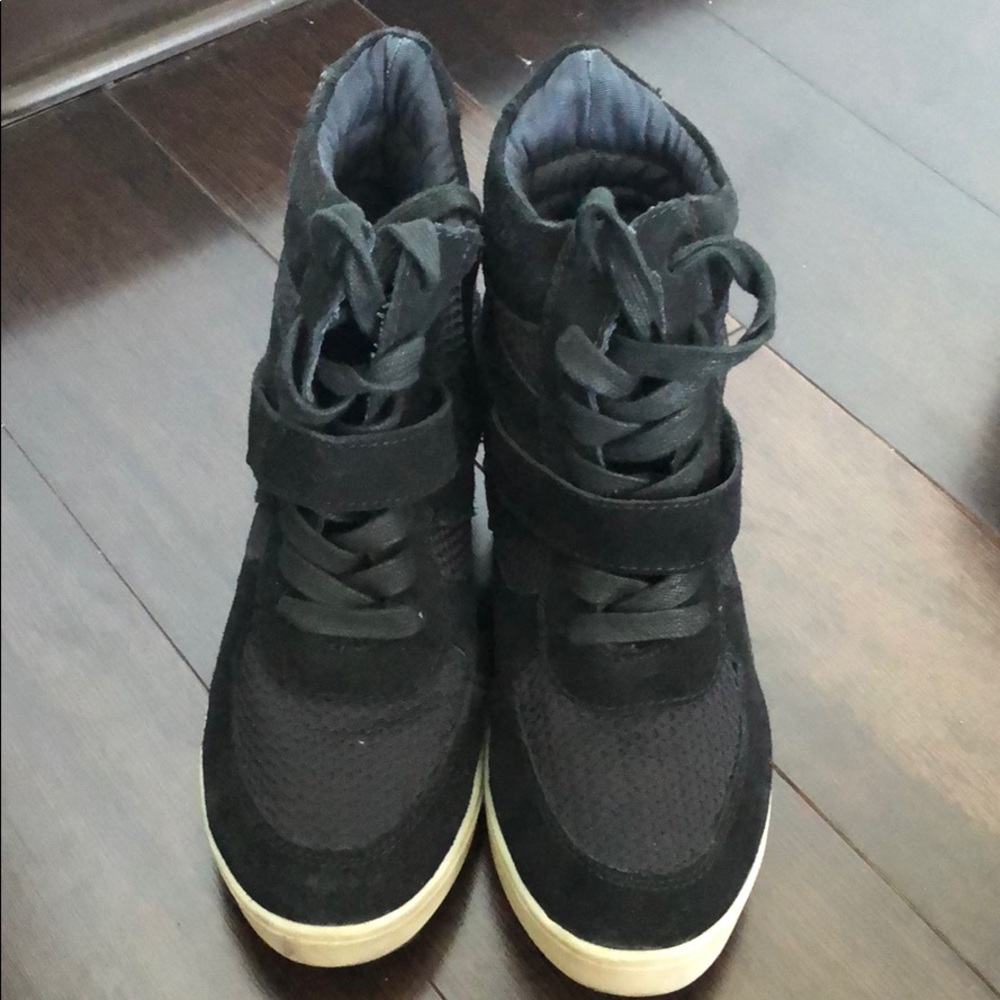 Steve Madden black sneaker